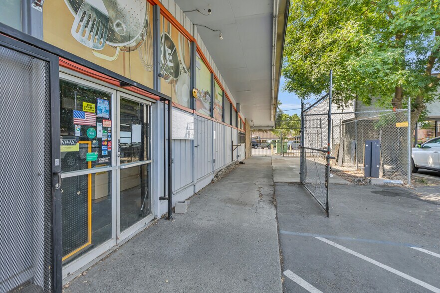 More Photos Of 5303 Freeport Blvd, Sacramento Storefront For Lease