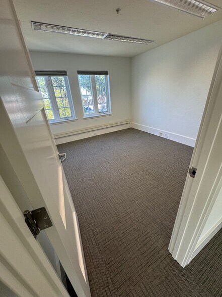 More Photos Of 637 Main St, Half Moon Bay Office For Lease