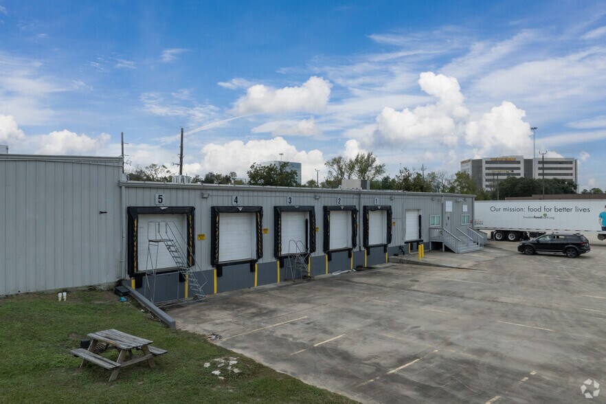 More Photos Of 142 Knobcrest Dr, Houston Refrigeration Cold Storage For Lease