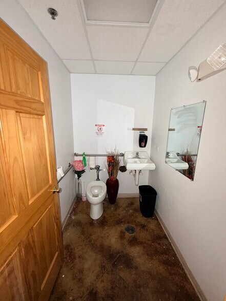 More Photos Of 28950 Rte. 120, Lakemoor Storefront Retail Office For Lease