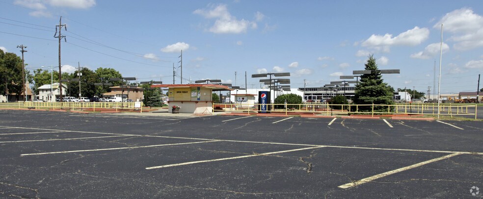 More Photos Of 2250-2600 Dixie Hwy, Hamilton Unknown For Lease