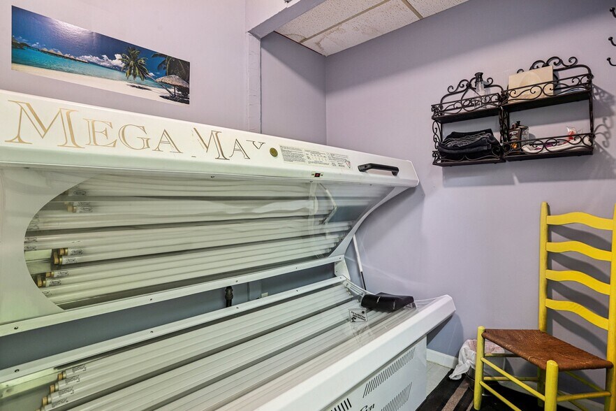 More Photos Of 209 N State St, Litchfield Storefront Retail Residential For Sale