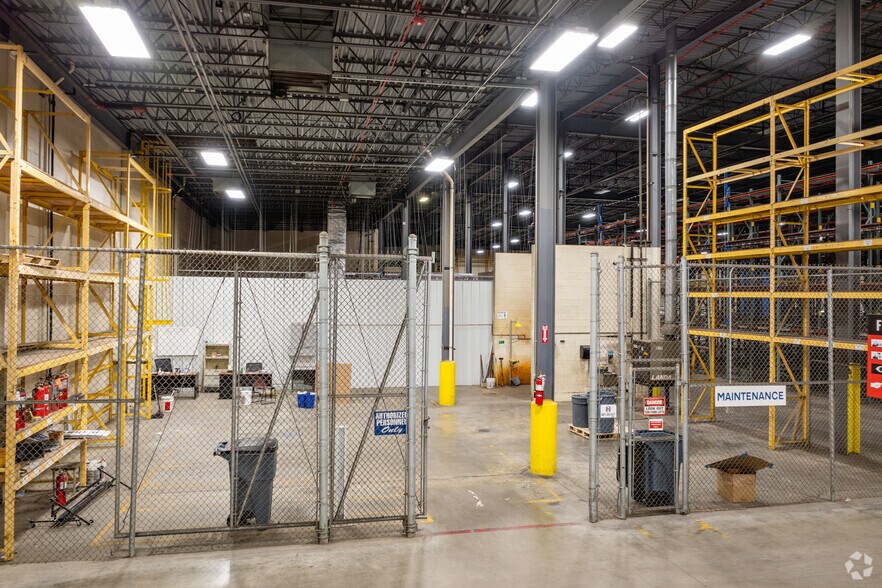 More Photos Of 4676 Erie Ave SW, Navarre Distribution For Lease