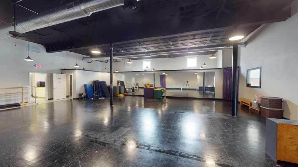 More Photos Of 215 W College Ave, Greenville Storefront Retail Office For Lease