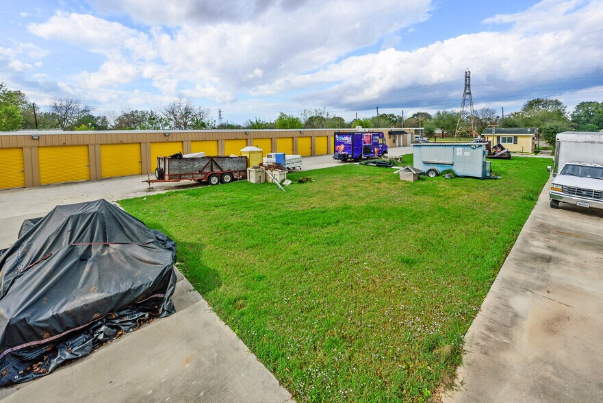 4209 W Orem Dr, Houston, TX 77045 Self Storage For Sale