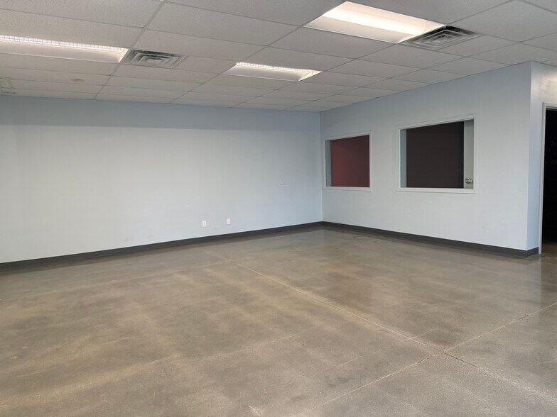 More Photos Of 201-217 N Main St, Versailles Storefront Retail Office For Lease