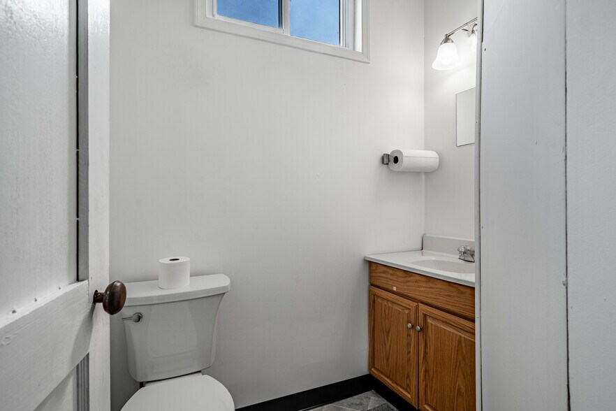 More Photos Of 663 Clearview Ave, Trevose Light Manufacturing For Sale