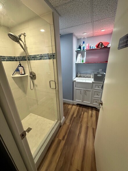 More Photos Of 1000 Tamiami Trl N, Naples Medical For Lease