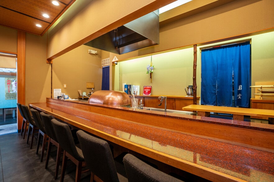 More Photos Of 9777 Santa Monica Blvd, Beverly Hills Storefront For Sale