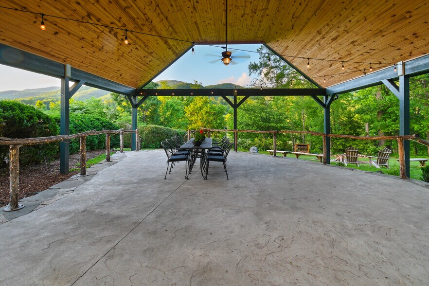 More Photos Of 204 Lawson St, Hot Springs Hotel For Sale