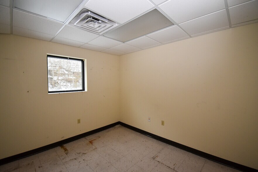 More Photos Of 7260 Ky Route 114, Prestonsburg Warehouse For Sale