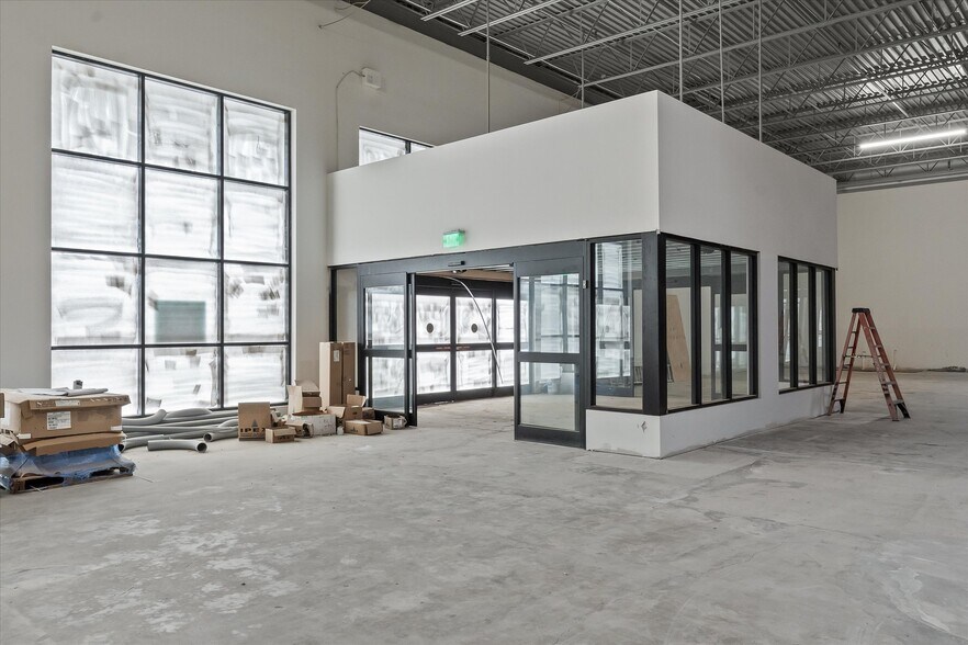 More Photos Of 2651 S Rochester Rd, Rochester Hills General Retail For Lease