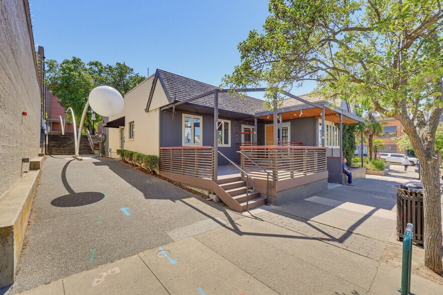 More Photos Of 120 E Main St, Ashland Freestanding For Sale