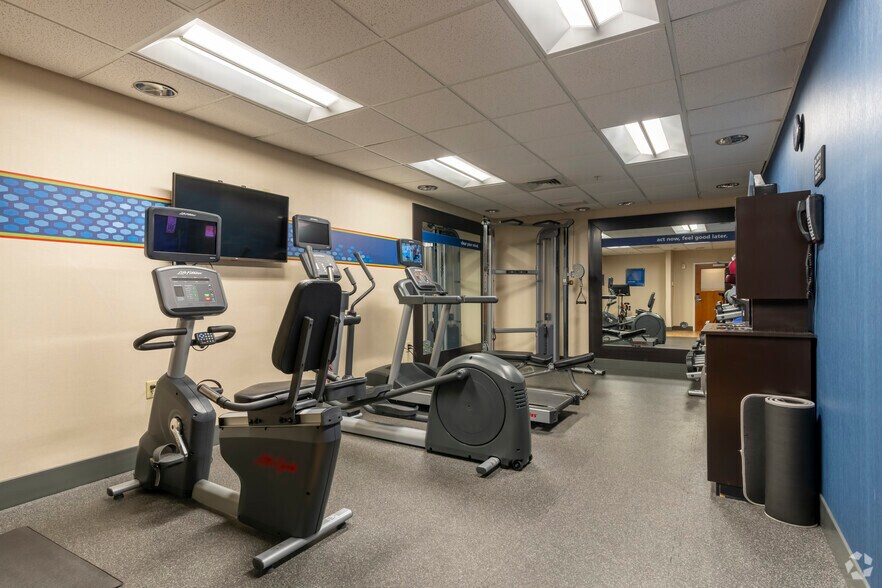 More Photos Of 2500 Coolidge Rd, East Lansing Hotel For Sale