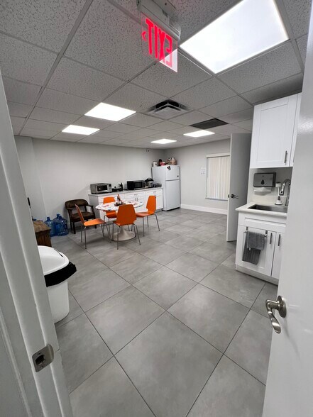 More Photos Of 3015 N Ocean Blvd, Fort Lauderdale Apartments For Sale