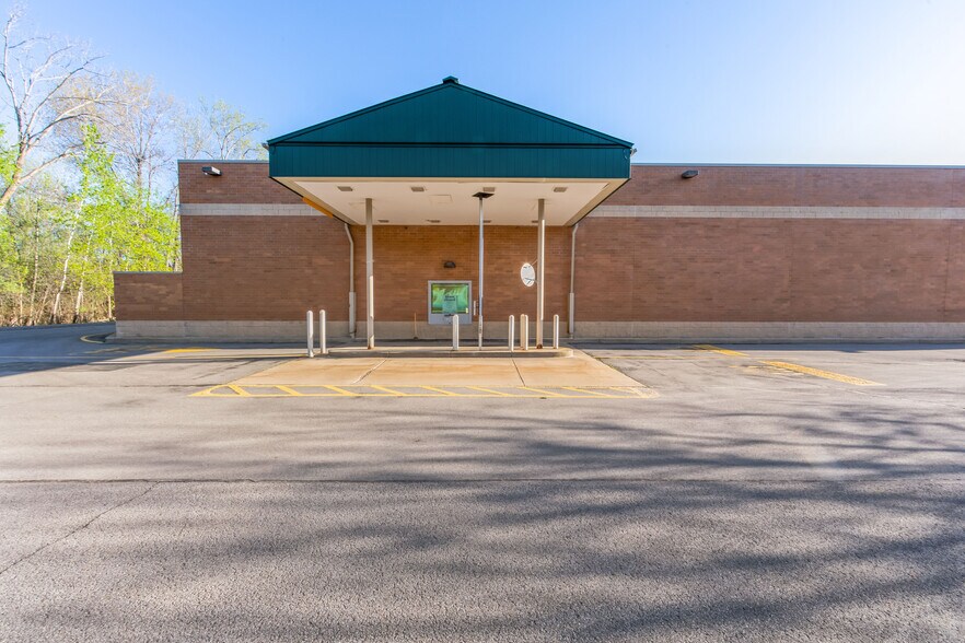 More Photos Of 173 Market St, Potsdam Drugstore For Lease