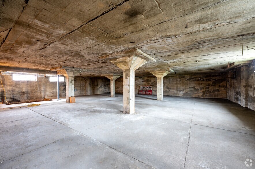 More Photos Of 229 W 1st St, Bloomington Restaurant For Lease