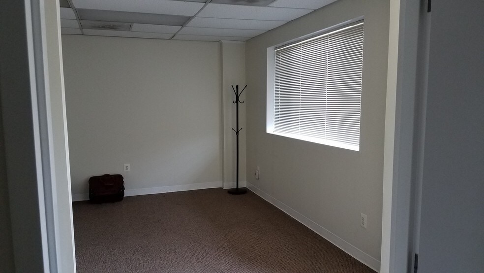 More Photos Of 8750 Virginia Meadows Dr, Manassas Warehouse For Lease