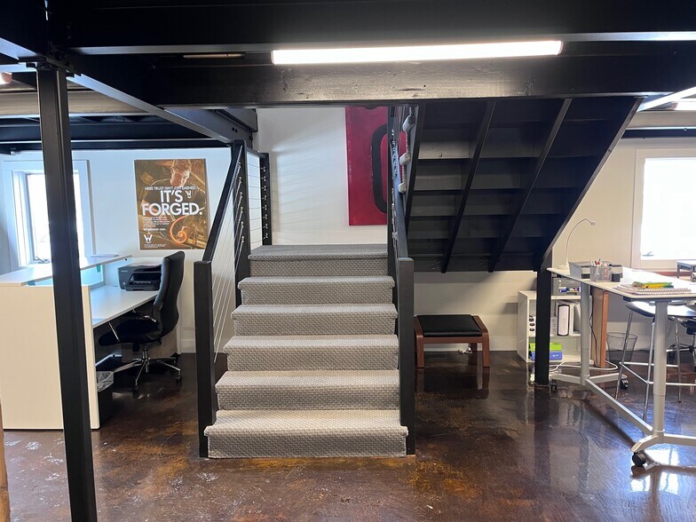 More Photos Of 112 Parker St, Newburyport Research And Development For Lease