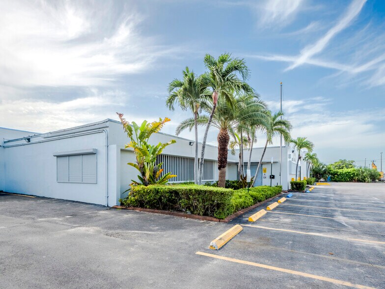 More Photos Of 6865 NW 36th Ave, Miami Manufacturing For Sale