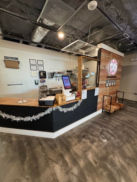 More Photos Of 235 NE Watula Ave, Ocala General Retail For Sale