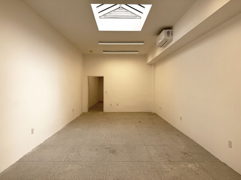 More Photos Of 4624-4626 W Washington Blvd, Los Angeles Freestanding For Lease