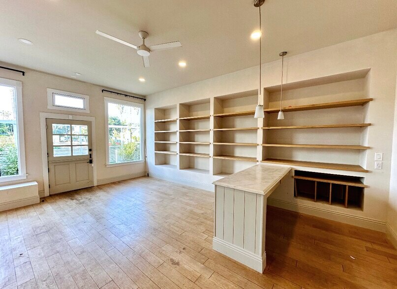 More Photos Of 2301-2309 Main St, Santa Monica Storefront Retail Office For Lease