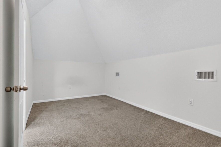 More Photos Of 105 W Columbus Dr, Tampa Office Residential For Sale