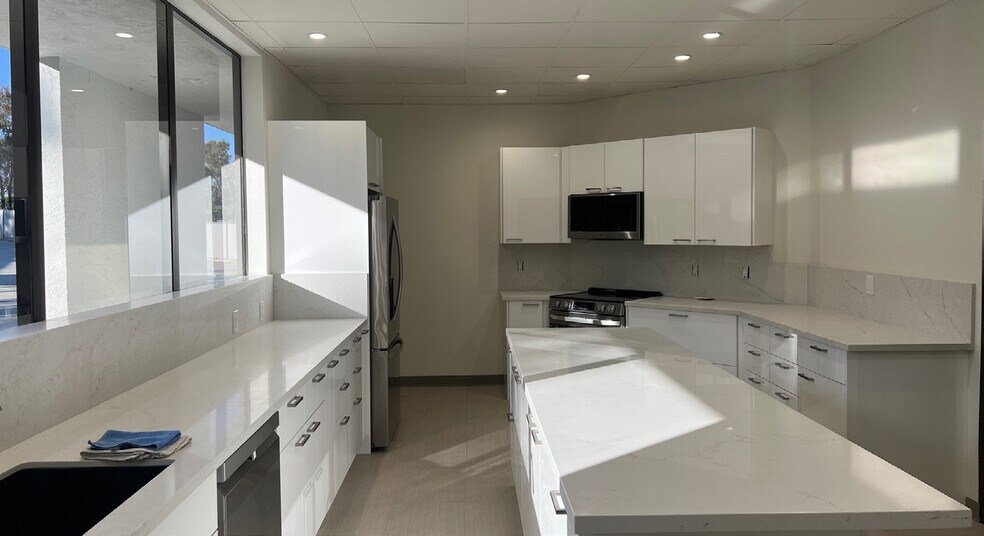 More Photos Of 9770 Candida St, San Diego Warehouse For Lease