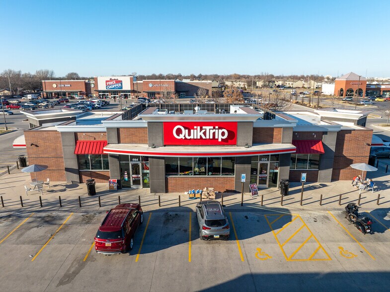 Primary Photo Of 694 E Main St, Gardner Service Station For Sale