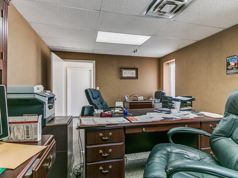 More Photos Of 219 N 6th St, Kingfisher Office For Sale