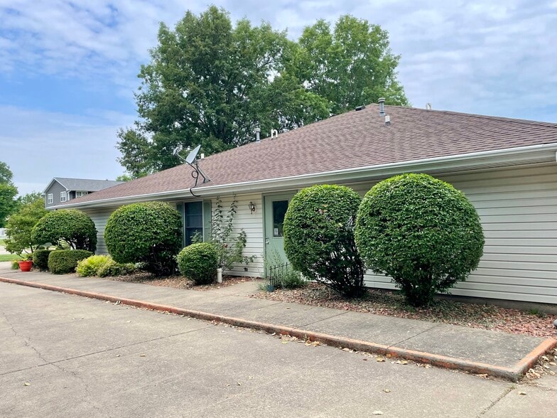 More Photos Of 410 Sunset Dr, Vandalia Apartments For Sale