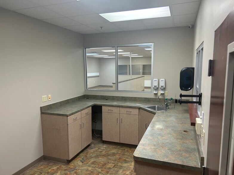 More Photos Of 435 E Columbia St, Springfield Medical For Sale