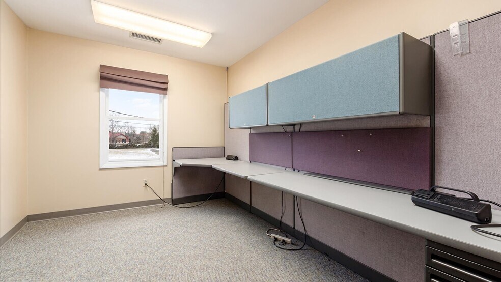 More Photos Of 172 S Friendship Dr, New Concord Medical For Sale