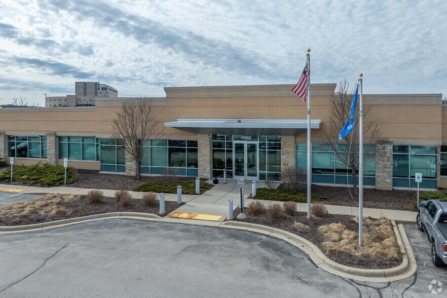 More Photos Of 10050 S 27th St, Oak Creek Medical For Lease