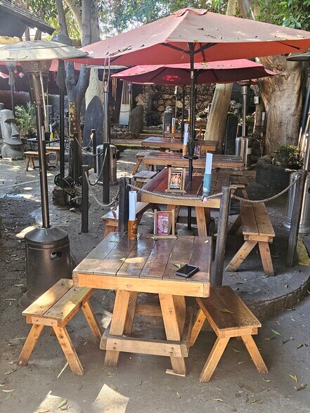 Primary Photo Of 11026 Magnolia Blvd, North Hollywood Restaurant For Sale