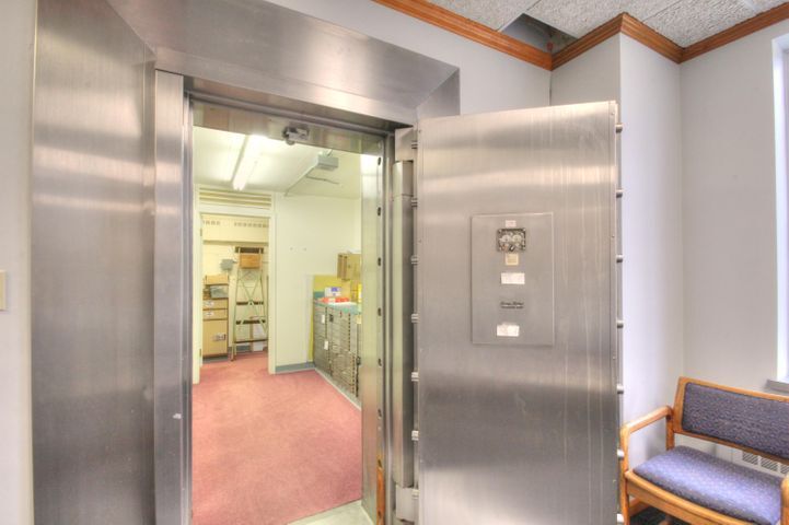 More Photos Of 6586 Center St, Unionville Bank For Sale