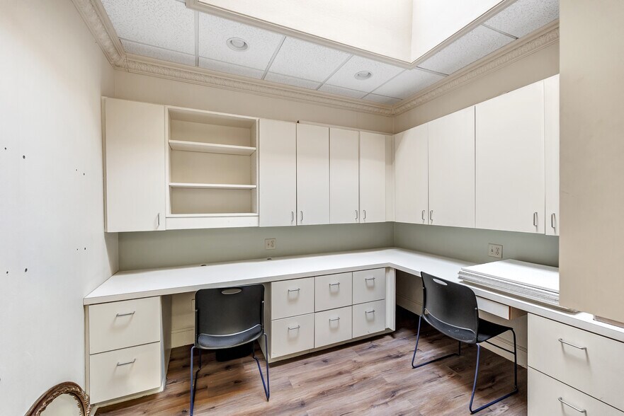 More Photos Of 215 N Washington St, Green Bay Loft Creative Space For Sale