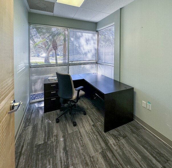 More Photos Of 12601 Westlinks Dr, Fort Myers Unknown For Lease