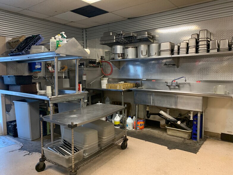 More Photos Of 104 McNaught St, Roy Freestanding For Lease