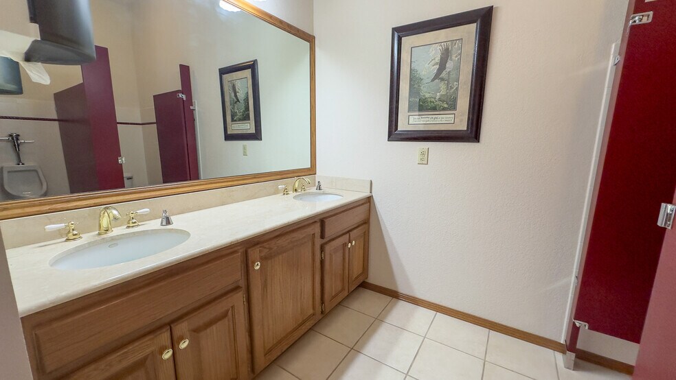 More Photos Of 907 N Oklahoma St, Tryon Religious Facility For Sale