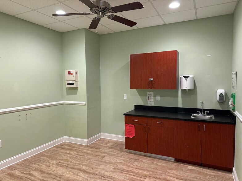 More Photos Of 4102 Ben Franklin Blvd, Durham Medical For Lease