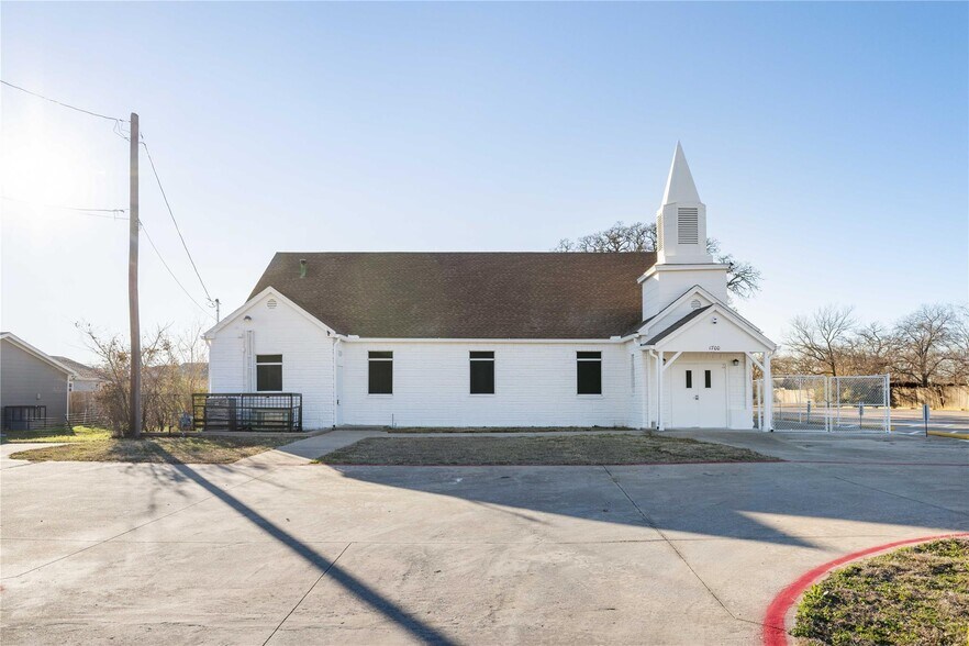 More Photos Of 1700 Amanda Ave, Fort Worth Religious Facility For Sale