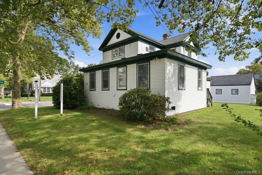 More Photos Of 1228 Roanoke Ave, Riverhead Medical For Sale