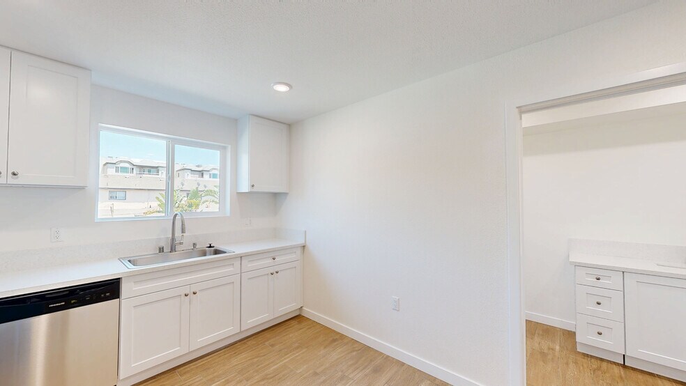 More Photos Of 833 W 84th St, Los Angeles Apartments For Sale