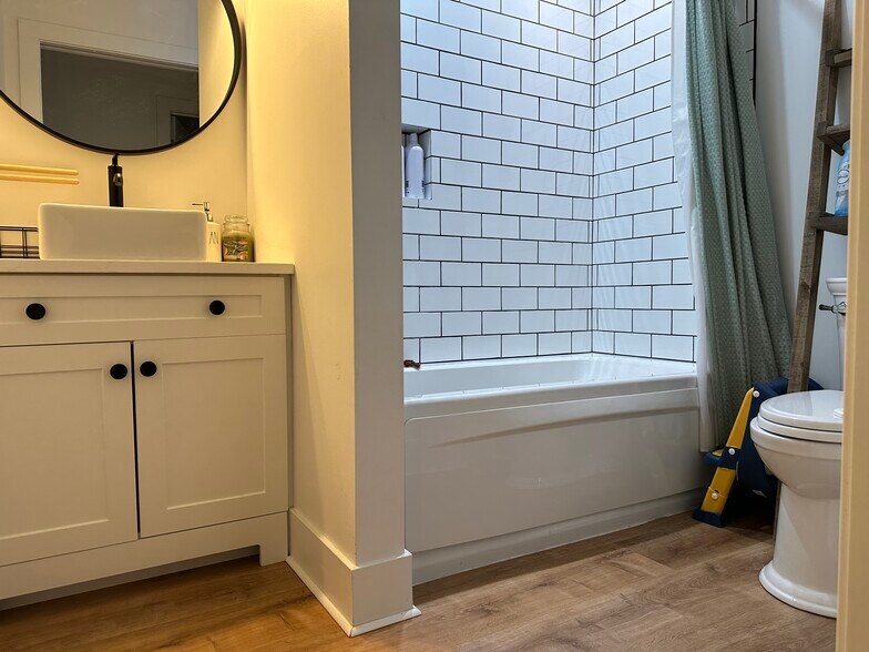 More Photos Of 10931 Telegraph Rd, Erie Flex For Sale