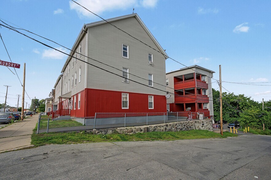 More Photos Of 471 Pond St, Woonsocket Apartments For Sale