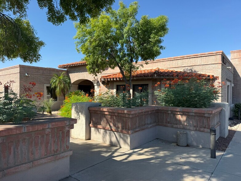 Primary Photo Of 6885 N Oracle Rd, Tucson Office For Sale