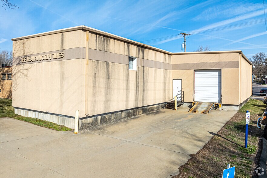 More Photos Of 422 Seneca St, Leavenworth Flex For Sale