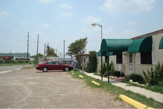 More Photos Of 5100 Riverside Dr, Laredo Truck Terminal For Lease